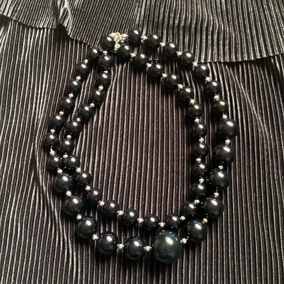 Women’s top size medium and necklace. #5 - Picture 8 of 8